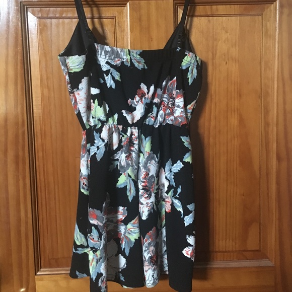 Flower patterned romper - Picture 2 of 2